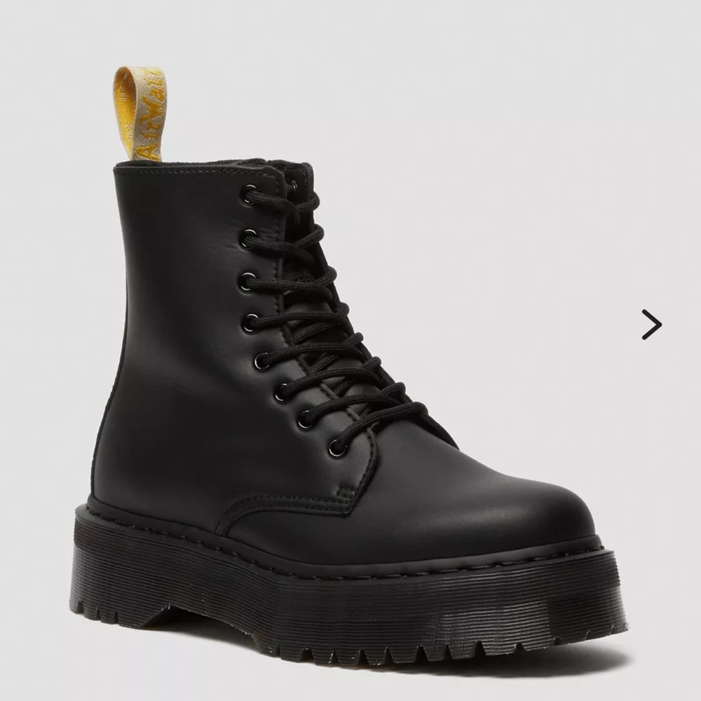 DOC MARTENS VEGAN JADON II BOOT MONO PLATFORMS